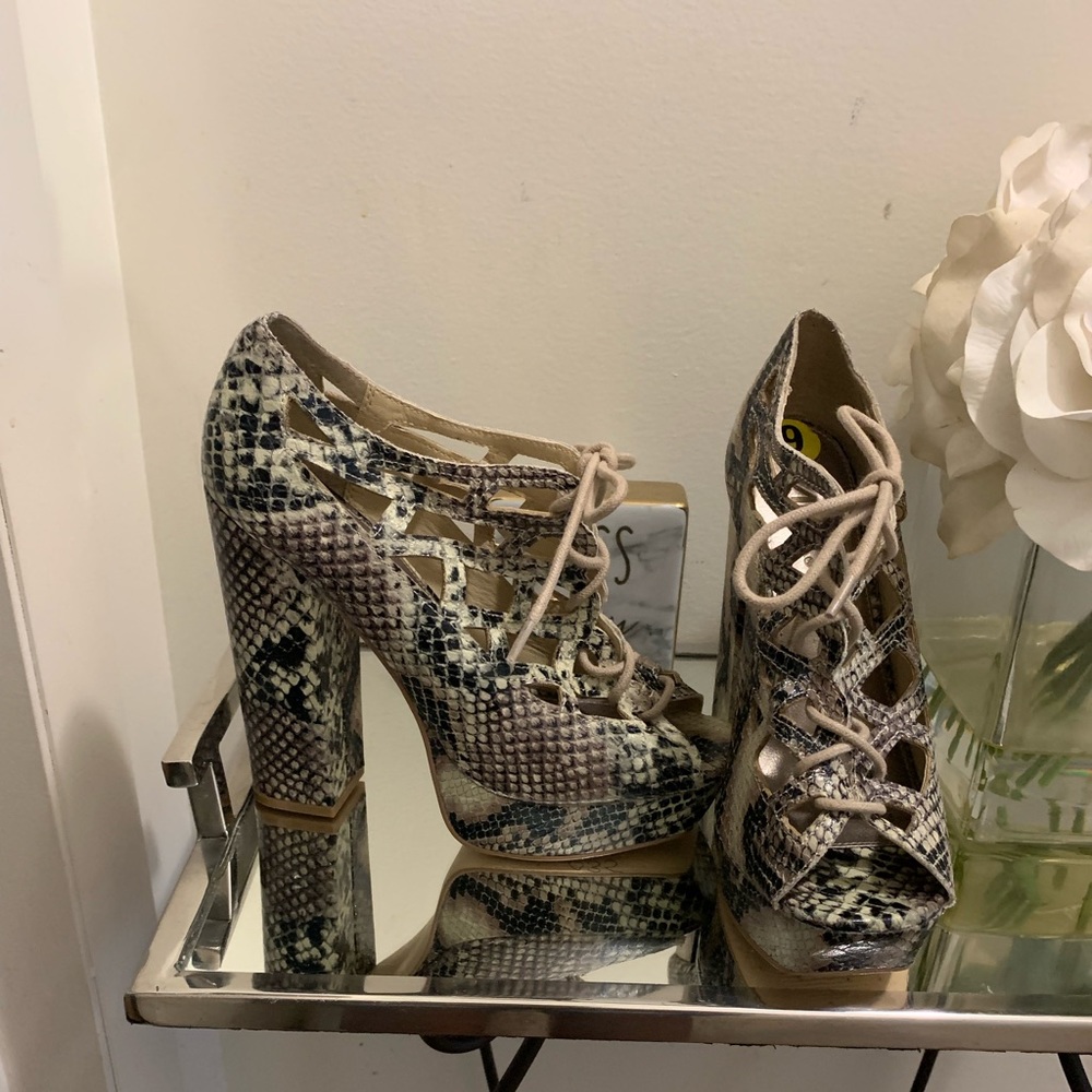 Snakeskin print leather upper high heels with platform size 9